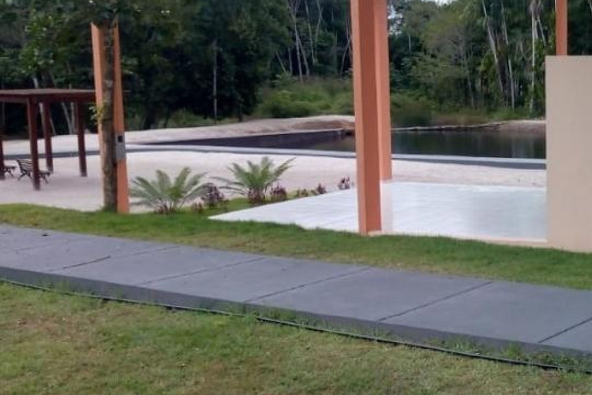 Área de praia e pergolado do loteamento Janauary, da Kardex Incorporadora